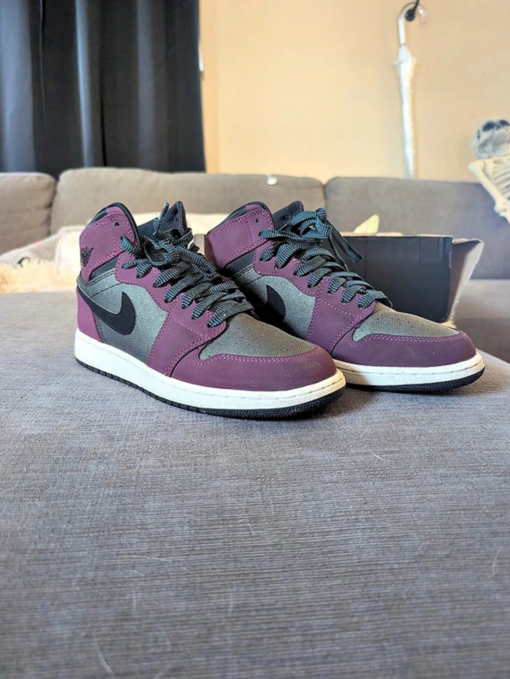 Jordan Air Jordan 1 Retro High OG High Top Sneakers Purple & Black US 7Y